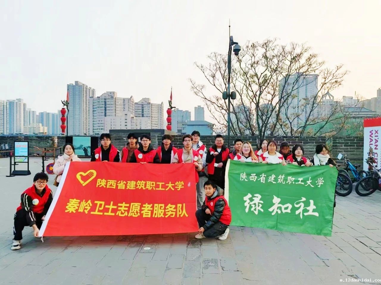 低碳出行，绿色生活——陕建职工大学秦岭卫士志愿者服务队开展环保骑行活动，推动绿色生活理念